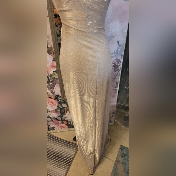 Elegant Cream Evening Gown - Picture 4 of 5